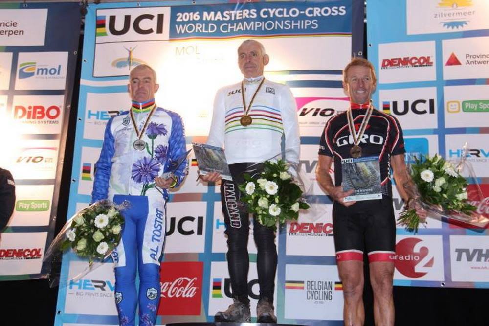 Enorme Daniel Perret qui décroche le titre de champion du monde master de cyclo-cross !